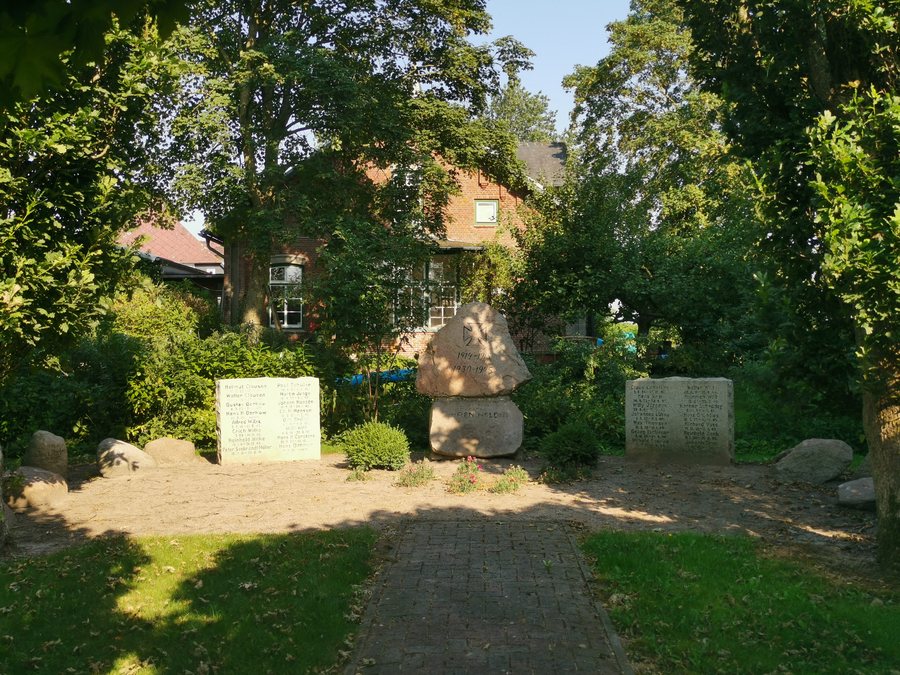 File:Gefallenendenkmal schlichting 2020-08-10.jpg