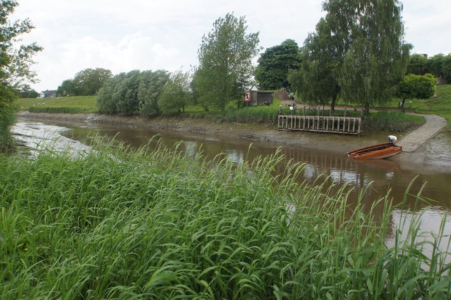 File:Neuendorf bei Elmshorn (Kronsnest), Fähre 2.jpg