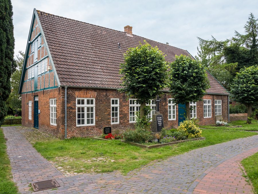 File:Am Kirchhof 1 in Berne (Ldkrs. Wesermarsch).jpg
