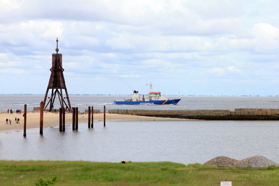 Kugelbake and a coastal patrol vessel off Cuxhaven