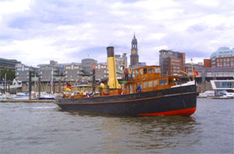 Dampfeisbrecher fährt zu Hamburg Cruise Days