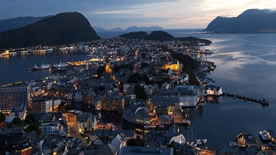 Blick vom Stadtberg Aksla auf Ålesund