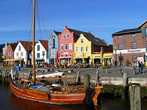 Husum, vom größten Sohn der Stadt Theodor Storm auch 'graue Stadt am Meer' genannt, ist ein sehr sehenswertes Städtchen an der Nordseeküste Schleswig-Holsteins