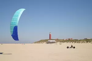 Strand von Texel mit Leuchtturm